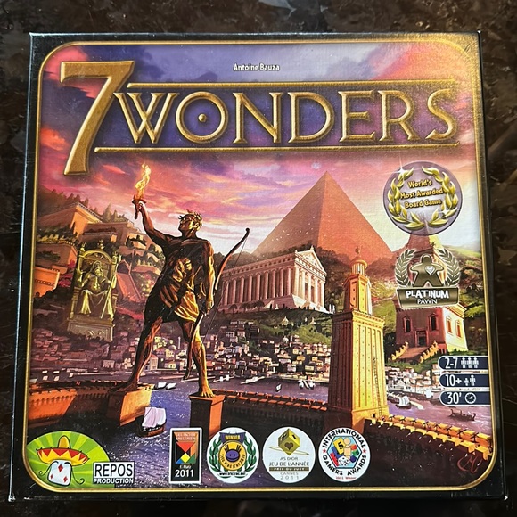 7 Wonders Board game - Picture 1 of 1